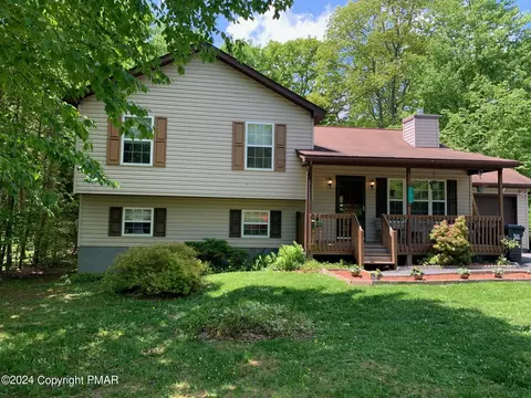2176 Titania Rd, Tobyhanna, PA 18466
