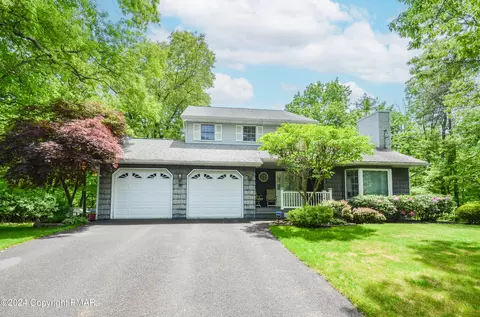 136 Tanbark Ln, Tannersville, PA 18372