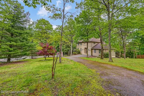215 Rock Rdg, Mount Pocono, PA 18344