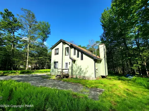 1143 Ridge Dr, Gouldsboro, PA 18424