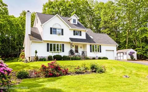 252 Woods Xing, Saylorsburg, PA 18353