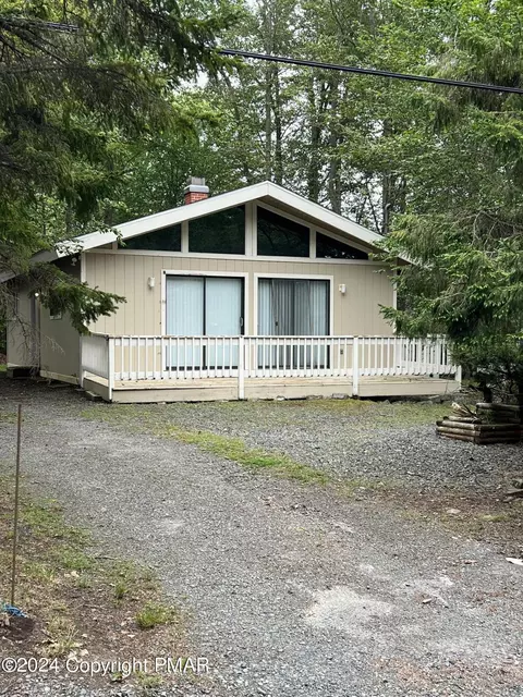6331 Ventnor Dr, Tobyhanna, PA 18466