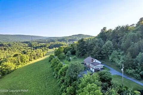 731 Faulstick Rd, Saylorsburg, PA 18353