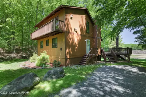 166 W Shore Dr, Milford, PA 18337