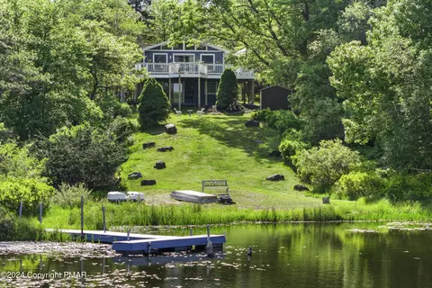 1410 Glade Dr, Long Pond, PA 18334