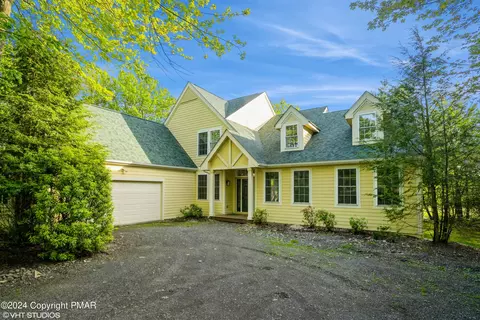 715 Pinecrest Dr, Pocono Pines, PA 18350