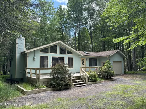 6 Ingrid Dr, Clifton Township, PA 18424
