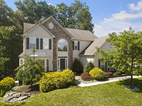 176 Daffodil Dr, East Stroudsburg, PA 18301