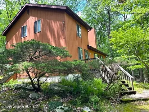 283 Sunlight Dr, Henryville, PA 18332