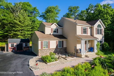 4130 Country Meadow Ln, Stroudsburg, PA 18360