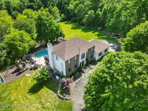 206 Smiley Ln, Stroudsburg, PA 18360