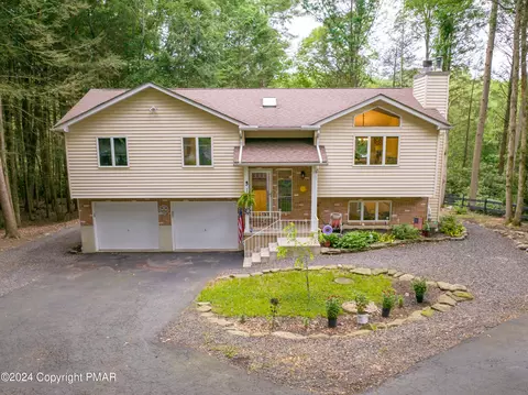1135 Red Fox Ct, Kresgeville, PA 18333