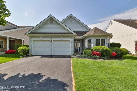 11 Devonshire Dr, Easton, PA 18045