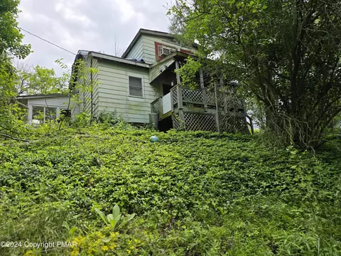234 Weir Lake Rd, Saylorsburg, PA 18353