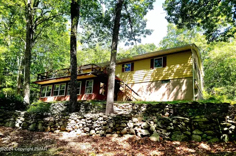 288 Five Springs Rd, Stroudsburg, PA 18360