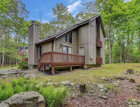 8 Ridge Rd, Gouldsboro, PA 18424