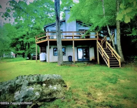 202 N Arrow Dr, Pocono Lake, PA 18347