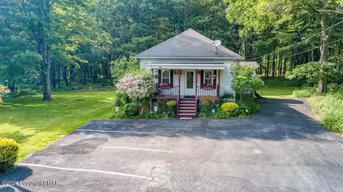 160 Summit Ave, Pocono Summit, PA 18346