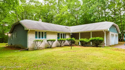 282 Squirrelwood Ct, Effort, PA 18330