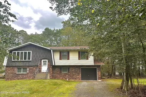 1191 Country Pl Dr, Tobyhanna, PA 18466