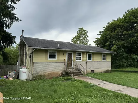 48 Lake Minsi Dr, Bangor, PA 18013