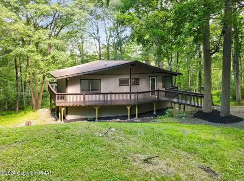 282 Estate Dr, East Stroudsburg, PA 18302