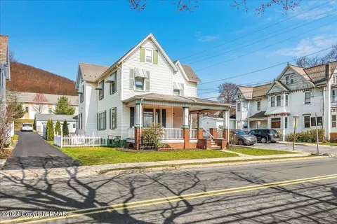 501 W Pennsylvania Ave, Pen Argyl, PA 18072