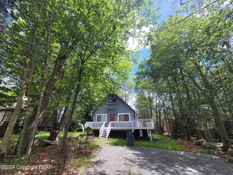 6269 Park Pl, Tobyhanna, PA 18466