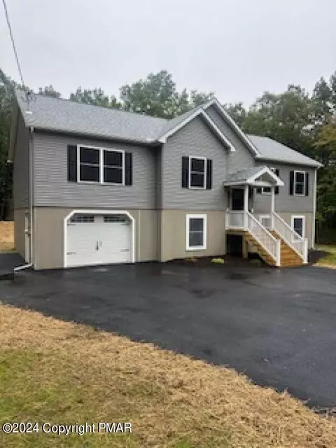 1647 N Rocky Mountain Dr, Effort, PA 18330