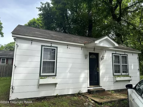 607 Mccabe Ln, Saylorsburg, PA 18353