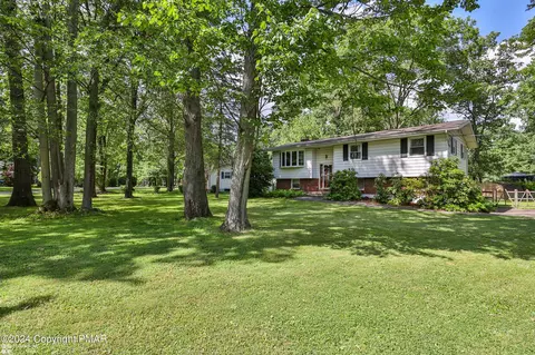 194 Beechwood Ln, Bath, PA 18014