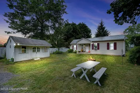 420 Shook Ave, Stroudsburg, PA 18360