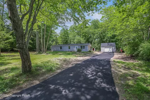 141 Fern Rd, Cresco, PA 18326