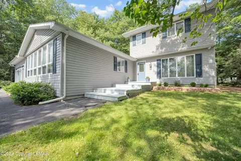 362 Scotch Pine Dr, Pocono Summit, PA 18346