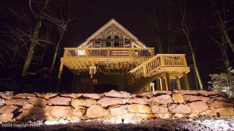55 S Lake Dr, Lake Harmony, PA 18624