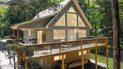 157 Lancelot Ln, Pocono Lake, PA 18610