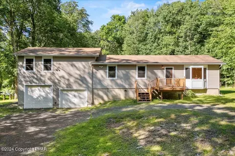 212 Alpine Lake Rd, Henryville, PA 18332