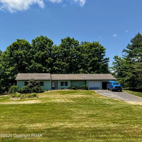 295 Fox Farm Rd, Clifton Township, PA 18424