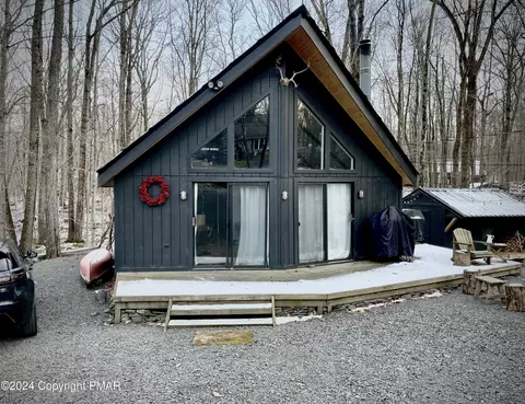 220 Ridge Rd, Pocono Lake, PA 18347