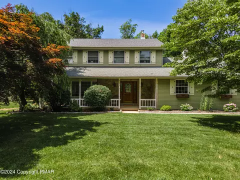 887 Barnsdale Rd, Bethlehem, PA 18017