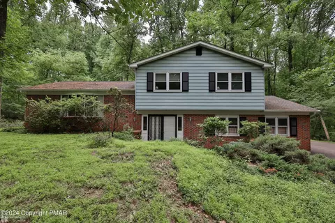 7514 Flint Forest Dr, Coopersburg, PA 18036