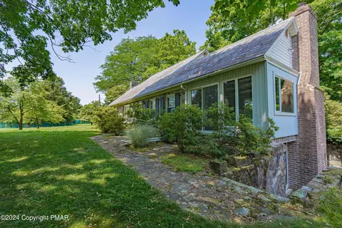 1018 Lohman Dr, Mount Bethel, PA 18353