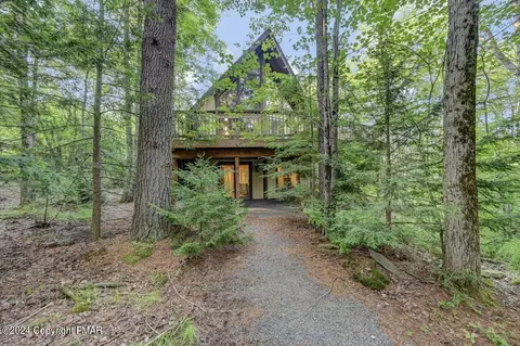 6210 Lakeview Dr, Pocono Pines, PA 18350