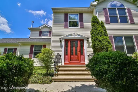 103 Smiley Ln, Stroudsburg, PA 18360