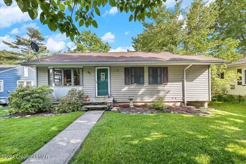 89 Kinney Ave, Mount Pocono, PA 18344