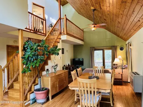 7731 Apple Ln, Tobyhanna, PA 18466