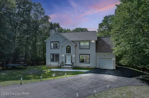 1261 Brentwood Dr, East Stroudsburg, PA 18301