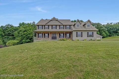 2242 Hill Rd, Effort, PA 18330