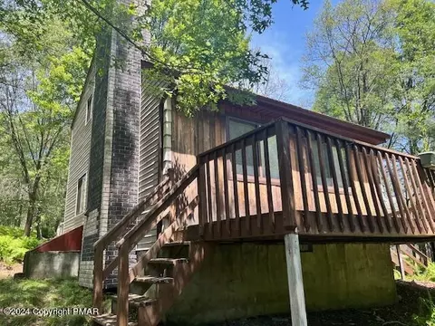 126 Morris Pl, Bushkill, PA 18324