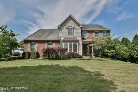 2392 Esquire Dr, Easton, PA 18045